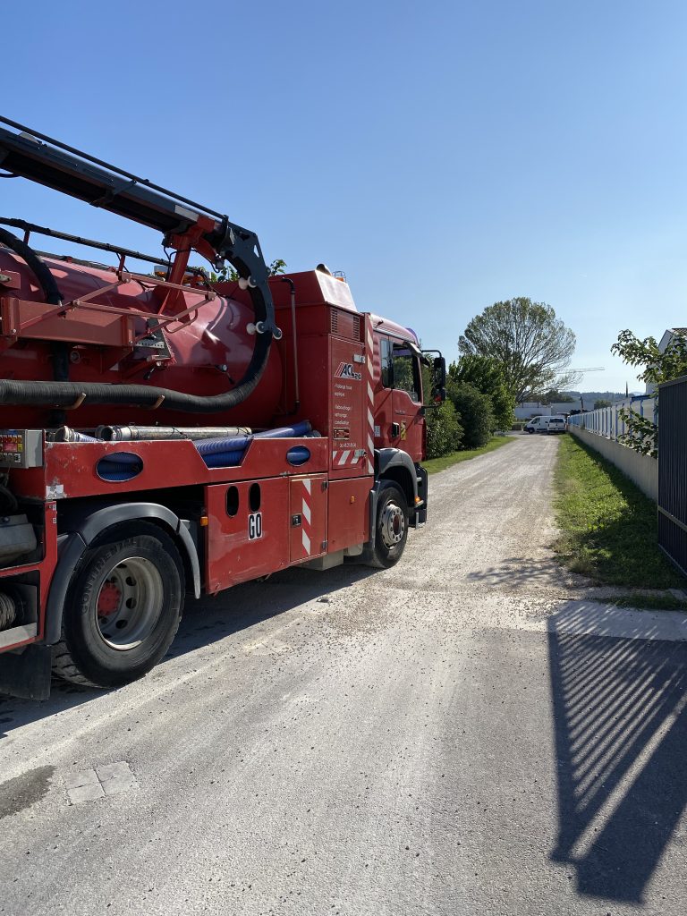 Évacuations des WC et Sanitaires étaient complément bouchés